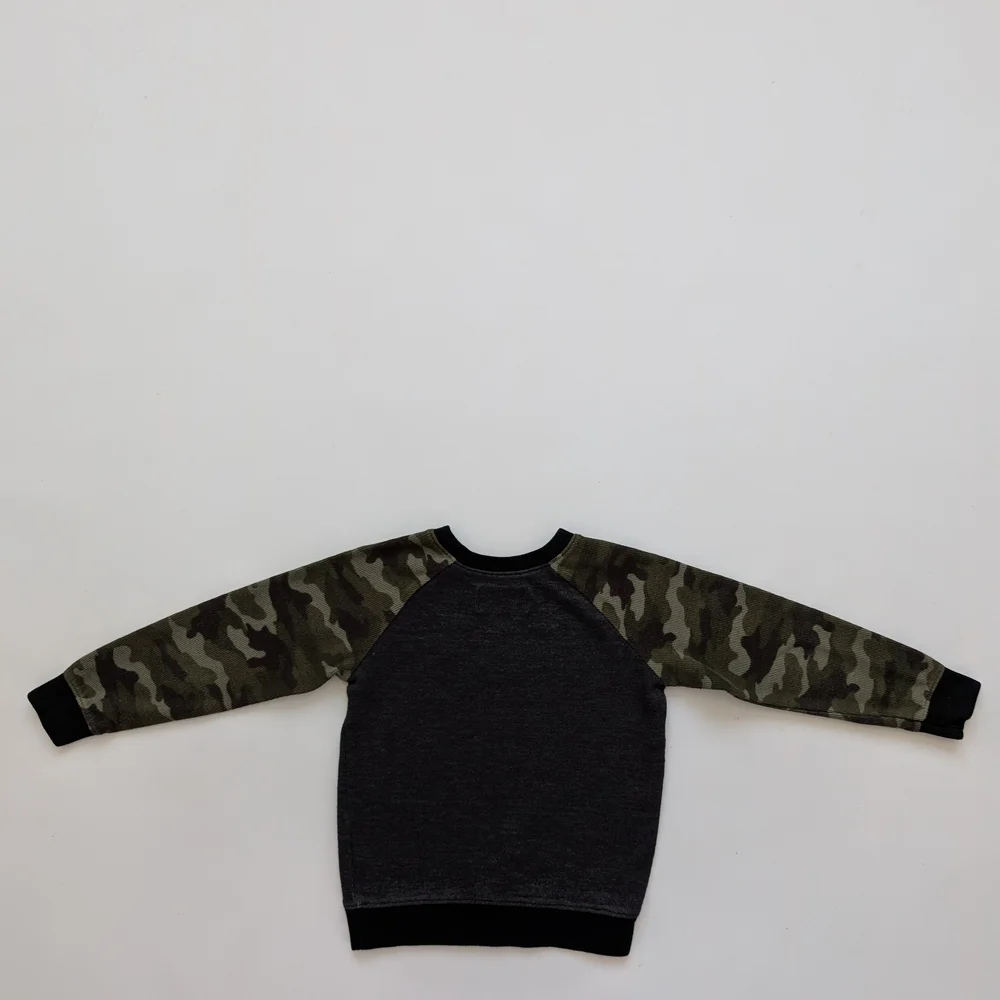 Old Navy Camo Sleeve Kids Sweatshirt - 5T
